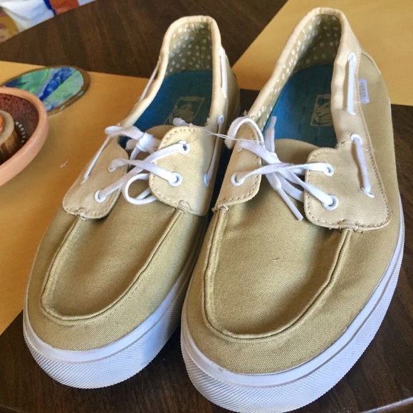 vans boat shoes tan